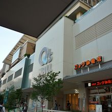若い人向けのお店が多い