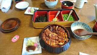 カリカリの絶品ひつまぶし