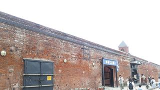 2016年７月現在、一部のゾーンではドラッグストアが入っていました