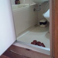 客室への15センチの段差。更に浴室は30センチの段差。