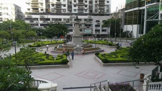 地元の人が集う静かな公園