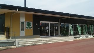 地元産の海産物・畜産品・野菜の他、特製弁当、レストランまである物販施設