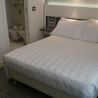 部屋はビジネスホテルのような作りです