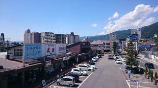 駅構内に足湯あり