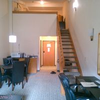 ベッドルームはロフトの上です