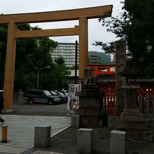 まずは鳥居が見えます。