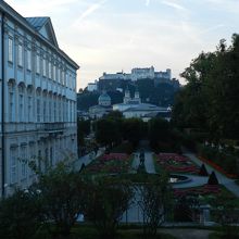 ミラベル宮殿から見た城塞