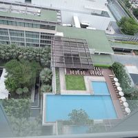客室からプールビュー