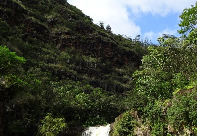 ワイメアの滝、散歩のあとに気持ち良い滝に出会えます