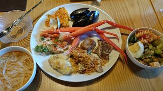 横浜赤レンガにあるビュッフェでカニとムール貝が食べ放題のレストラン。
