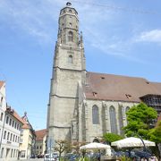 ネルトリンゲン・聖ゲオルク教会に残る隕石と塔守と豚の伝説