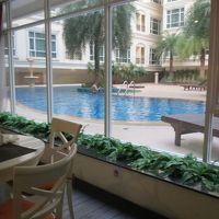 中庭にはプールもありました