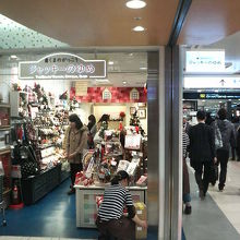 女性向けの品物が多い感じでした。