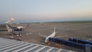 離発着がよく見えます。