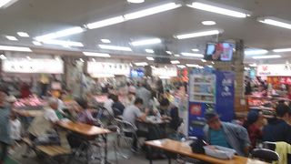 釧路駅前で帯広から車で2時間弱、活気あるが岩ガキなし