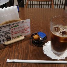 食後の飲み物アイスコーヒーも追加。