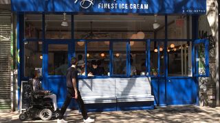 ダイナー風の店構えが可愛いアイスクリームスタンド