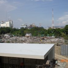 再開発の始まったマッカサン駅東側の「昨年」の住居跡の様子です