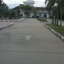 広い海軍兵学校の本館の横には、天文台を有する建物があります。