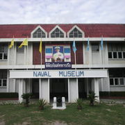 タイ海軍博物館は、海軍兵学校前の国道を挟んで、向かい側にあります・