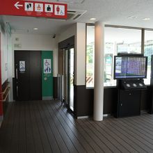 身障者用トイレ入口