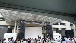 スパークリングワインの祭典2016が開催中でした。