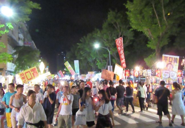 高雄で月曜の夜市なら、地元ご用達の労工夜市に～