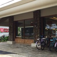 ホテルの新しい看板とレンタサイクル