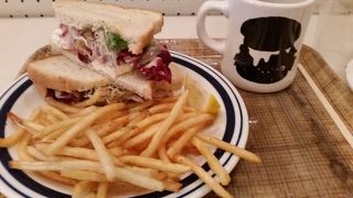 クリームチーズとサーモンのサンドイッチです。