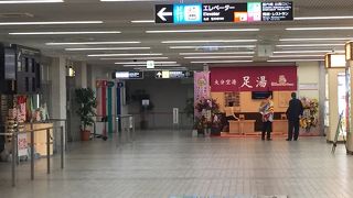 航空会社のラウンジはありません