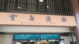 味わいのある世界遺産への入口。