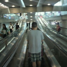 ＡＲＬ空港駅までは、エスカレーター利用が便利かもしれません。