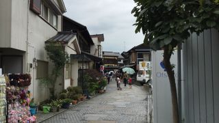 お菓子屋が並ぶ