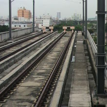 ＡＲＬパヤタイ駅は、ＡＲＬの終点で、線路は行き止まりです。