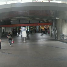 ＡＲＬパヤタイ駅からＢＴＳパヤタイ駅への出入口付近の様子です