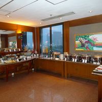 ラウンジ：朝食ブッフェ