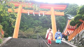 色鮮やかな神社