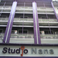スタジオナナ・バイ・アイチェックインの外観です。６階建てです
