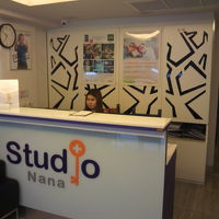スタジオナナ・バイ・アイチェックインの受付カウンターです。