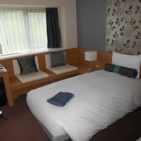 室内の様子。浴衣ではなく作務衣でした。