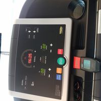 ジムのマシン類も最新式です。ＮＨＫＷＯＲＬＤも見れます。