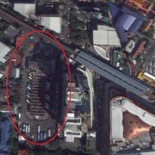 エカマイのバスターミナルは、ＢＴＳエカマイ駅の南西にあります