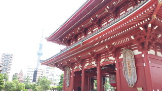 立派な門なのに雷門の陰で地味な印象