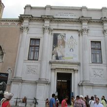 ここでは外側からの撮影のみ