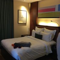 二人だとちょっと狭く感じるベッド