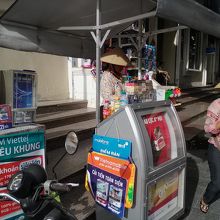 ここでもポストカードが買える