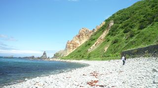 海岸まで降りてみましたが上からの方が積丹ブルーが綺麗