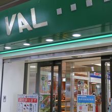 改札口前の入口