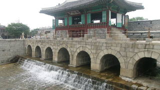 水原川の景観を楽しみながらの休憩にとても良い所です