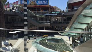 良くあるショッピングモール